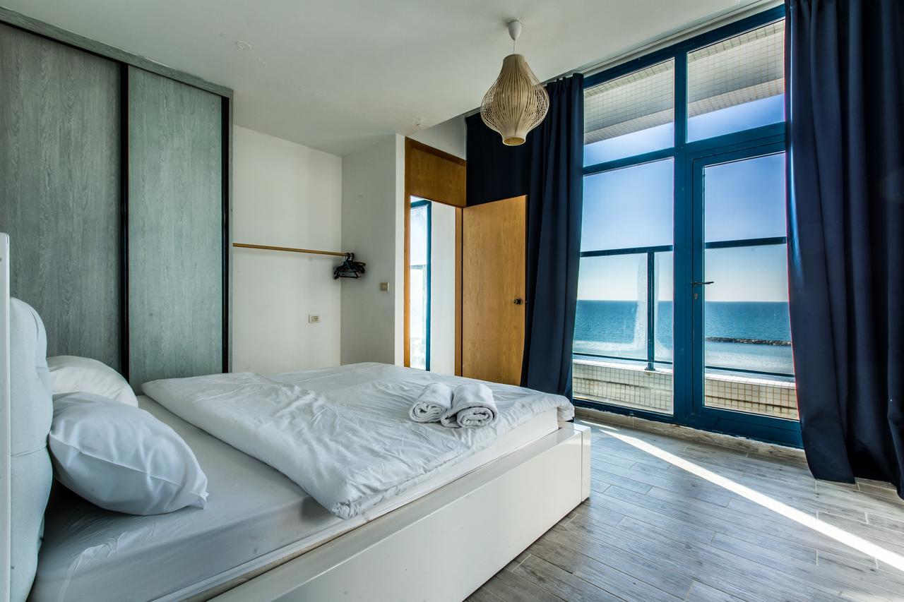 Ocean Front Apartments First Line To The Beach Tel Aviv Dış mekan fotoğraf